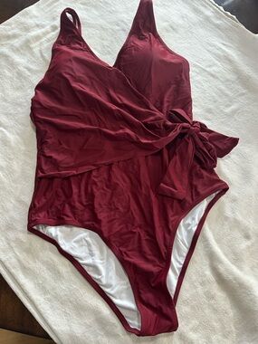 Cupshe Burgundy Wrap One-Piece Swimsuit with Side Tie